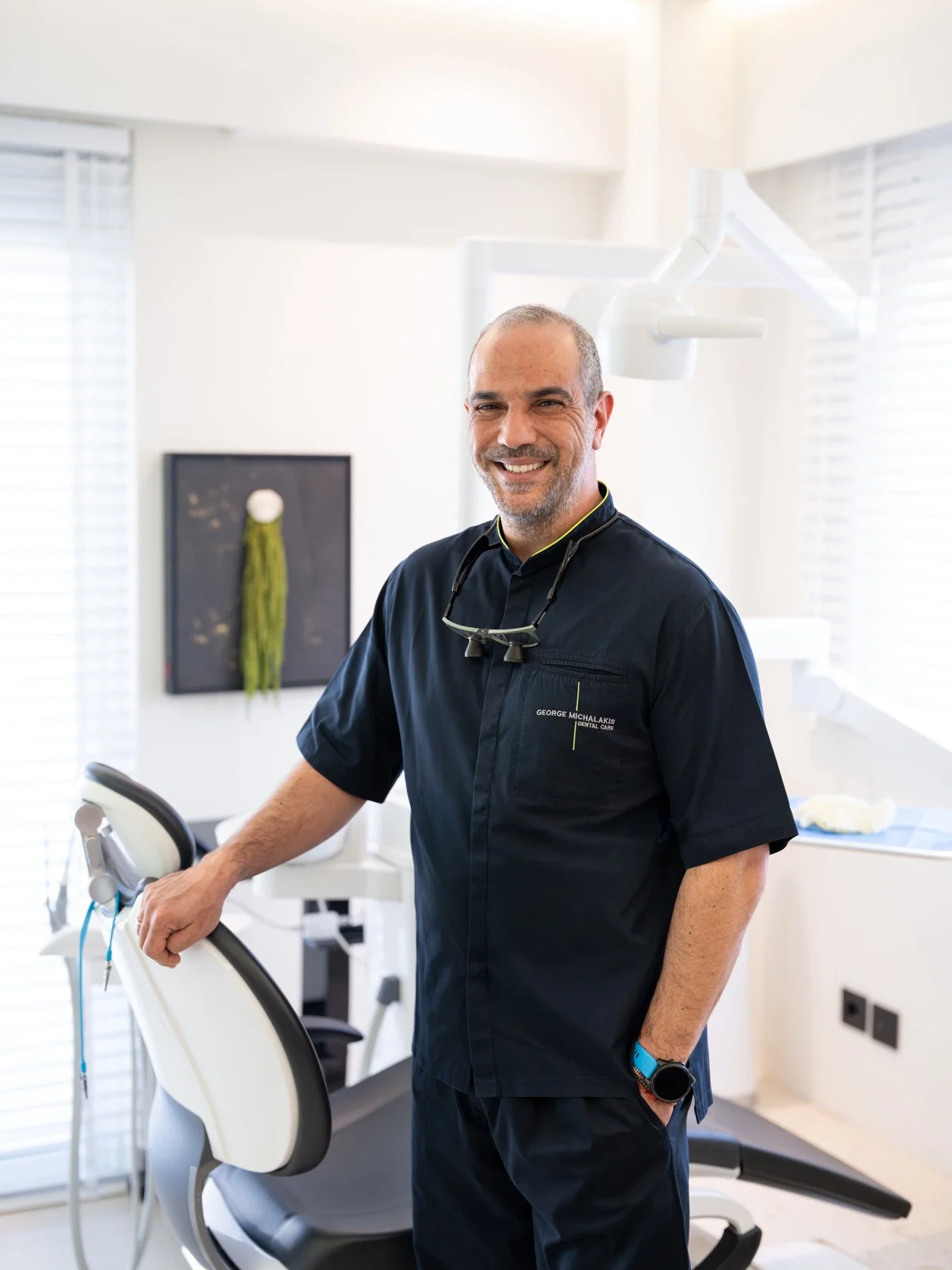 Dr. Γιώργος Μιχαλάκης, Χειρουργός Οδοντίατρος